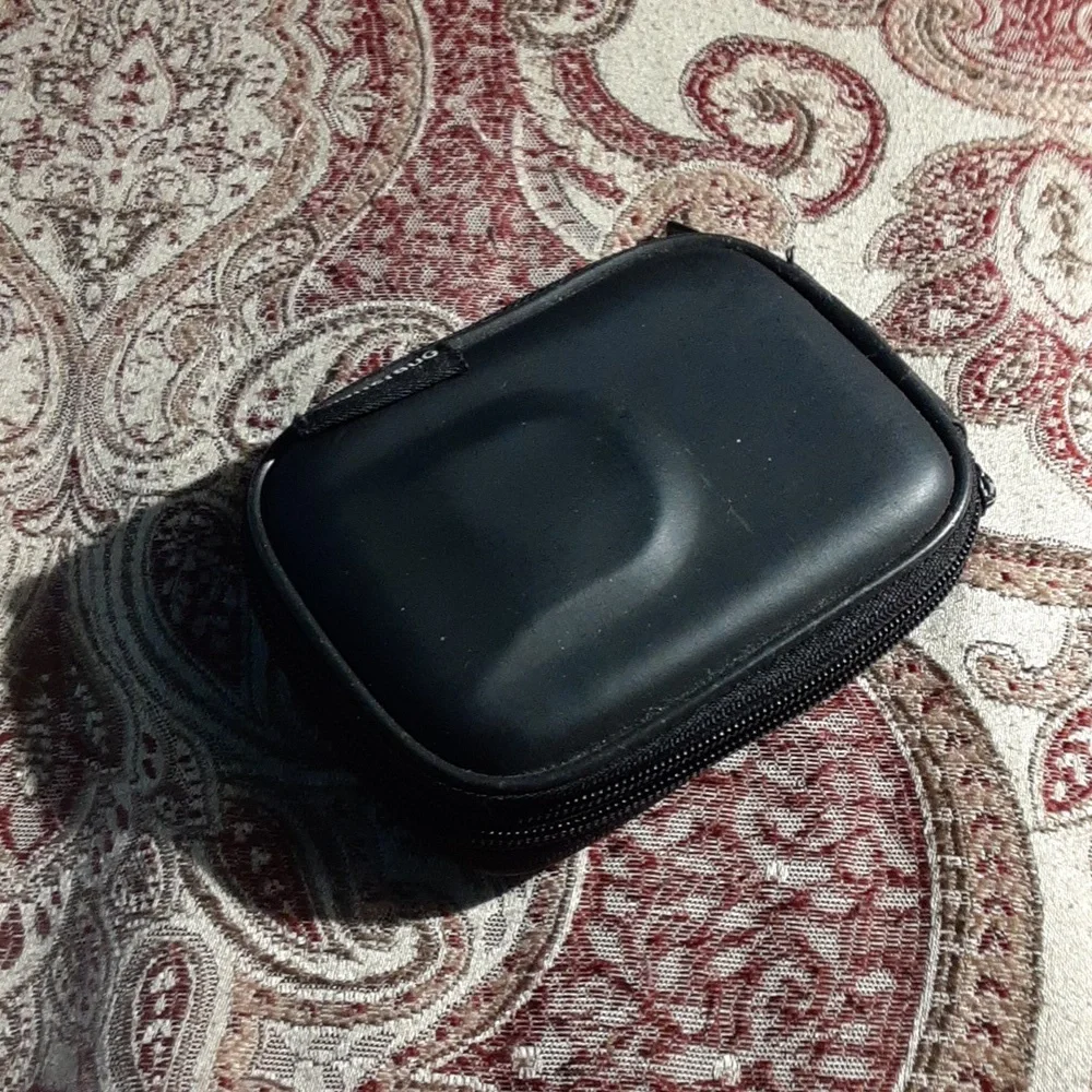 Shutterbug 📷 black camera case - Picture 15 of 15